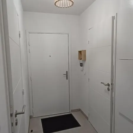 Апартаменты La Parenthese Du - View And Private Parking 4 *